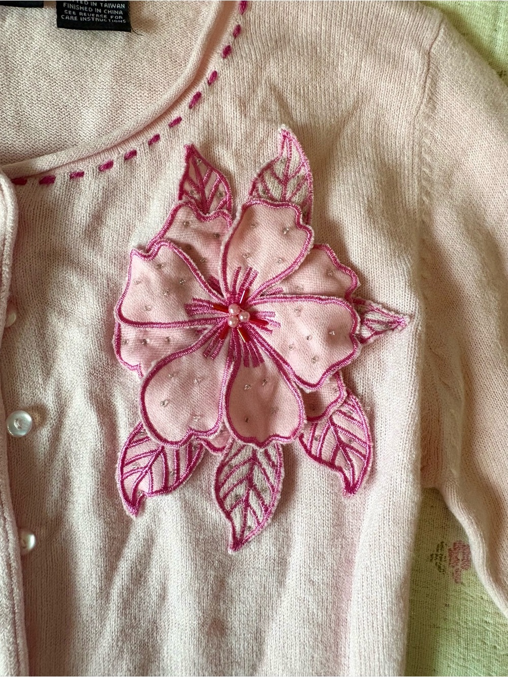 Gorgeous Vintage Pink Embroidered Flower Cardigan - Picture 4 of 8